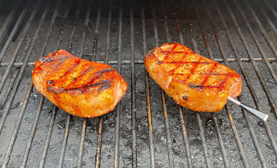 How to smoke pork chops on a pellet grill Kingsford®